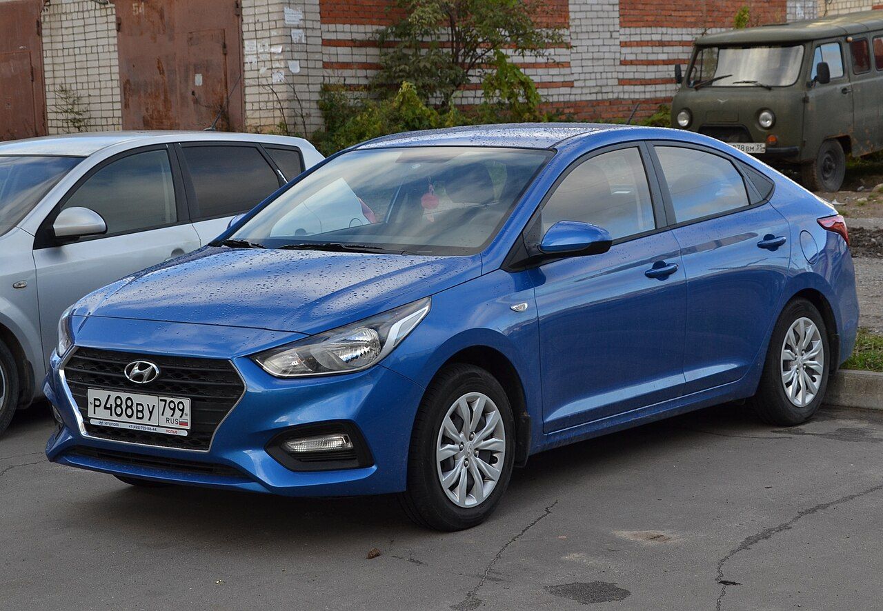 Фото модели: Hyundai Solaris, вид спереди сбоку